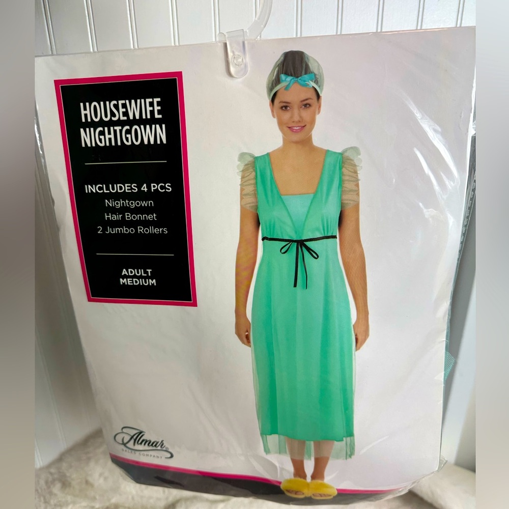 Housewife Nightgown Costume .. 4 pieces